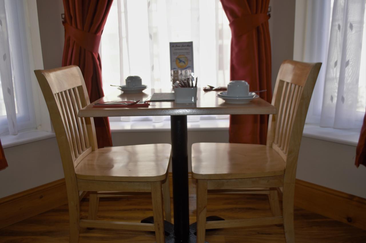 דגלאס Sea Breeze Guest House מראה חיצוני תמונה